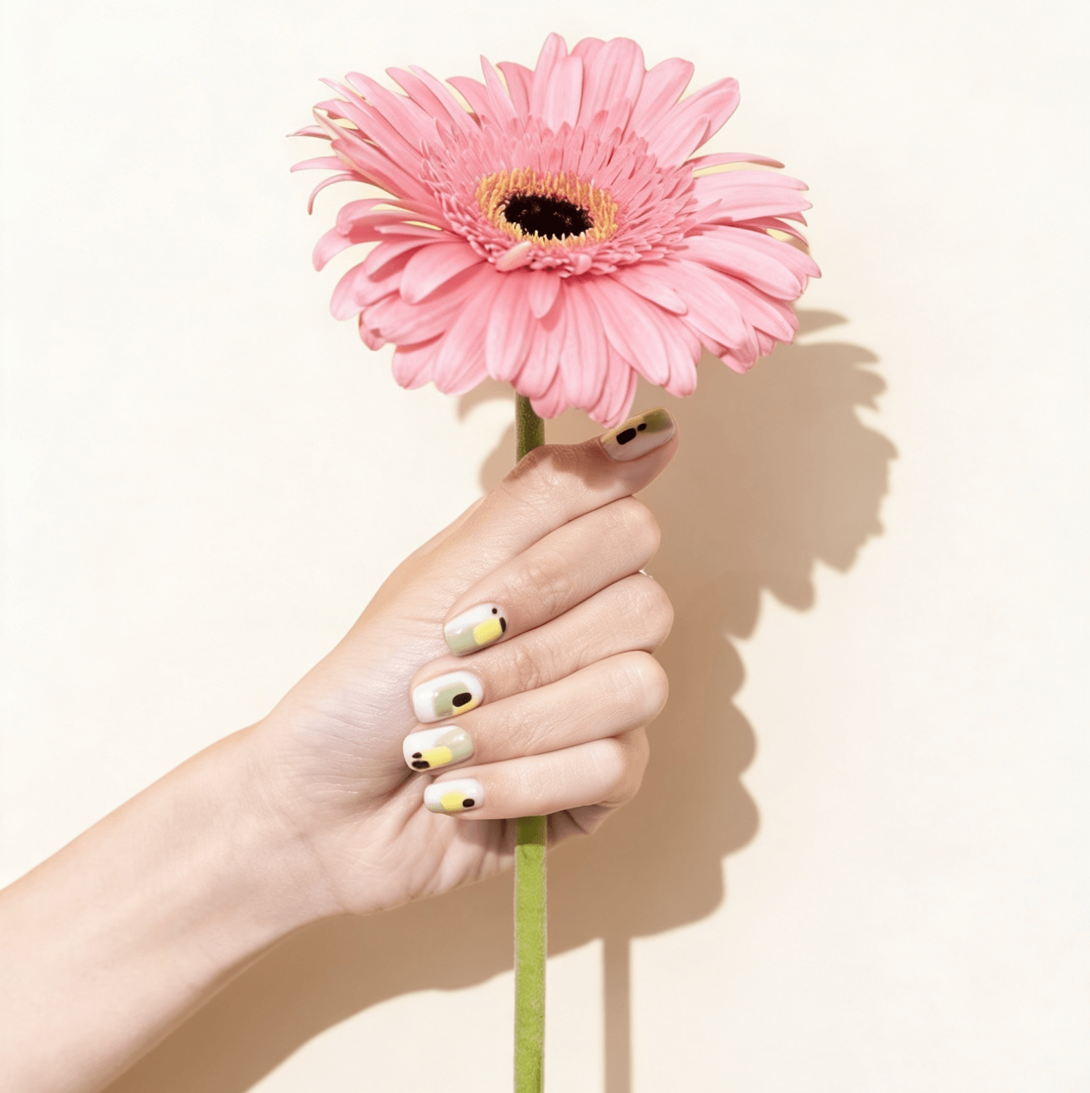 Minimal Floral Nails